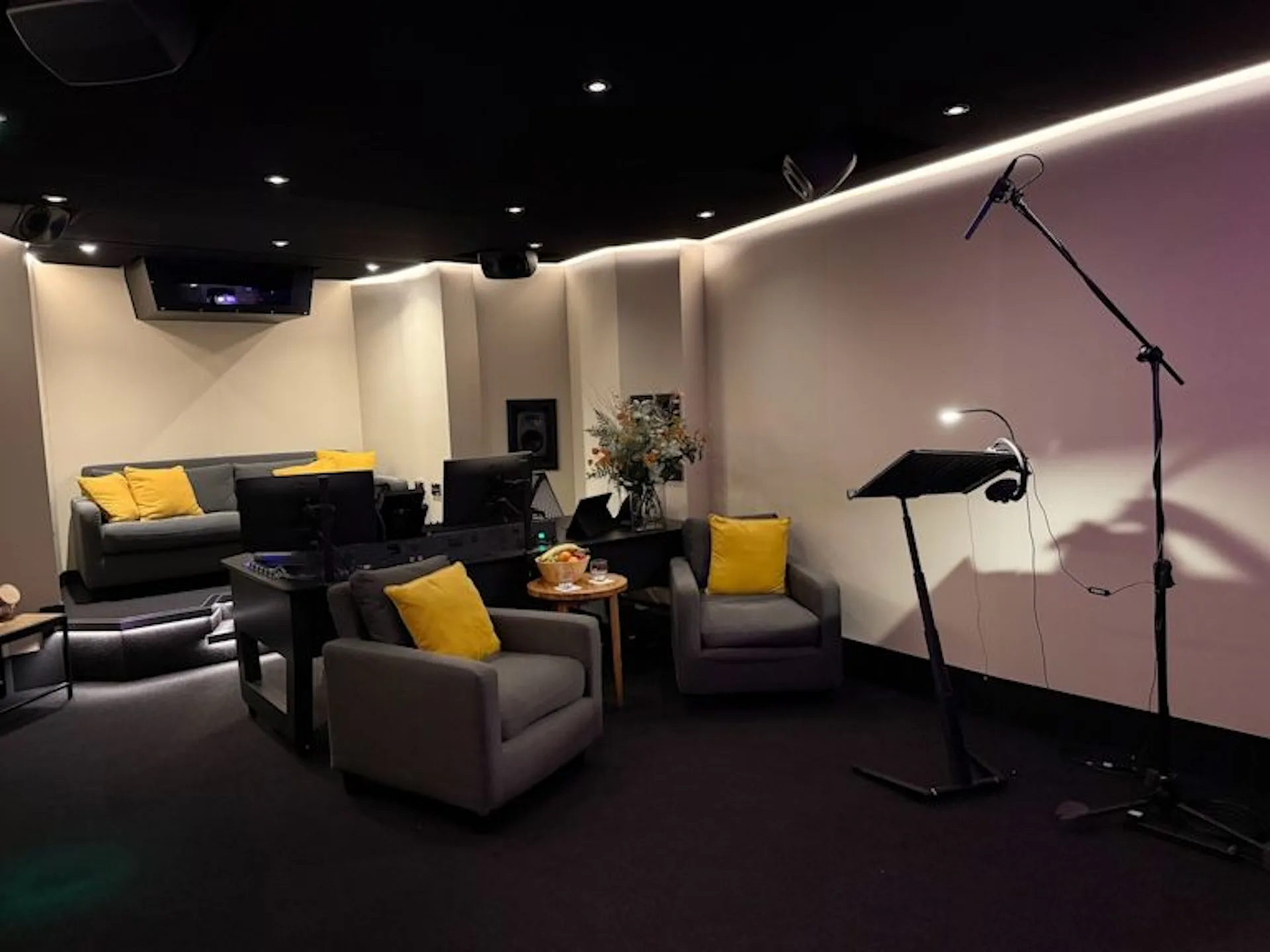 Studio 8